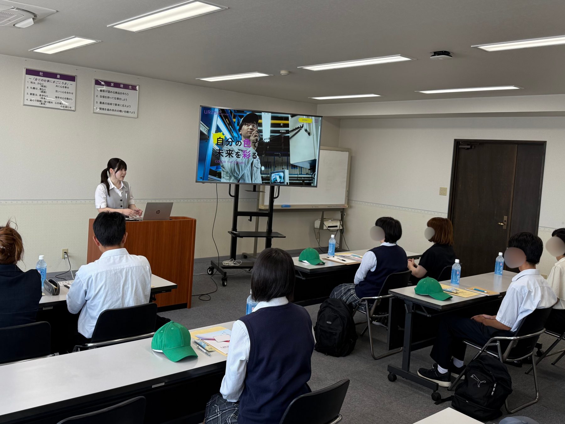 職場見学の様子